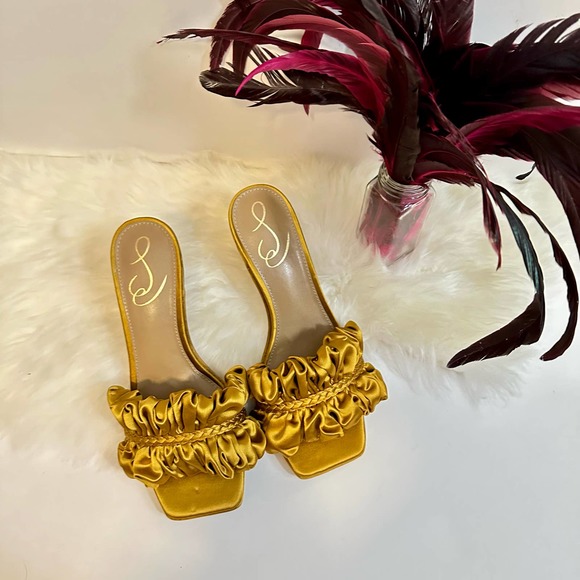 Sam Edelman Kady Ruffle Satin Slides/Heels in Yellow Gold. Size 6.5. NWT - Picture 3 of 8